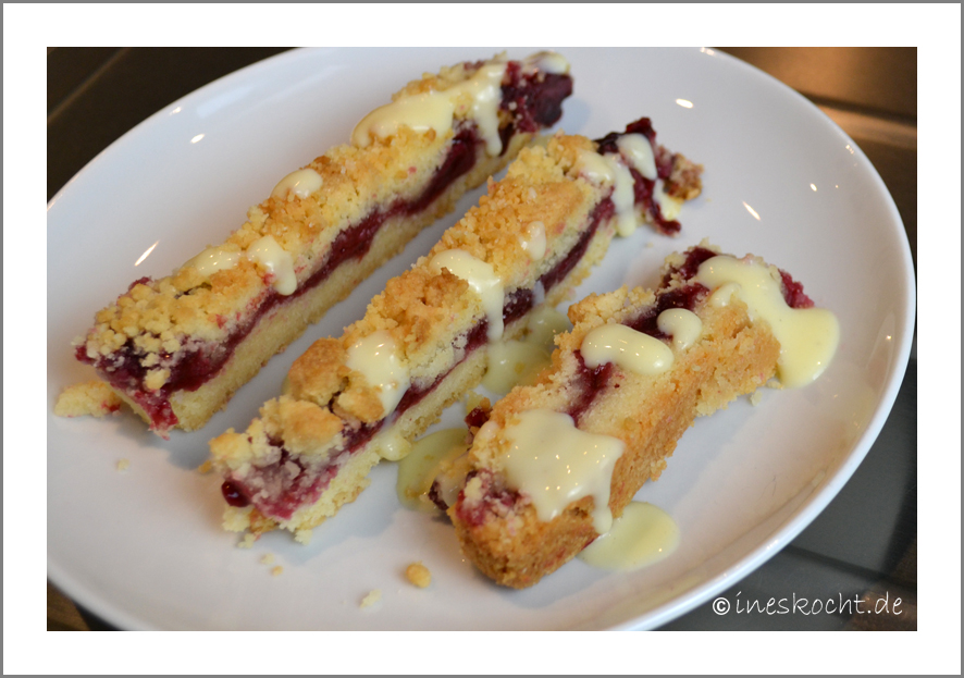 Red Berry Crumble Bars